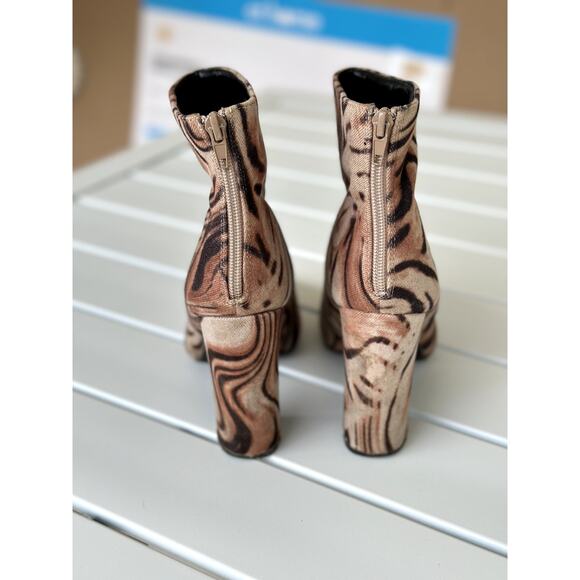 ZAMORA Zebra Print Heeled Booties – Size 7.5 – Pointed Toe Ankle Boots - Picture 3 of 8